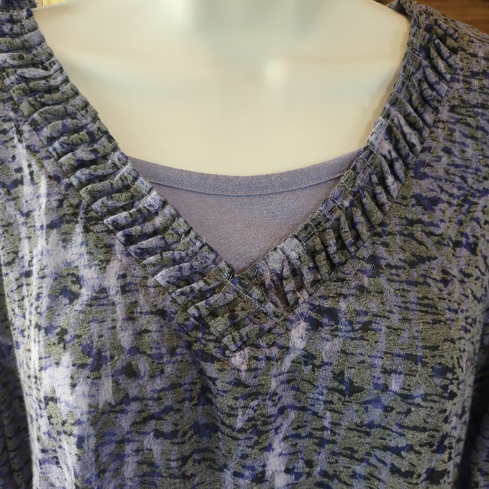 Erika Melanie 3/4 Sleeve V-neck Top - Picture 3 of 7